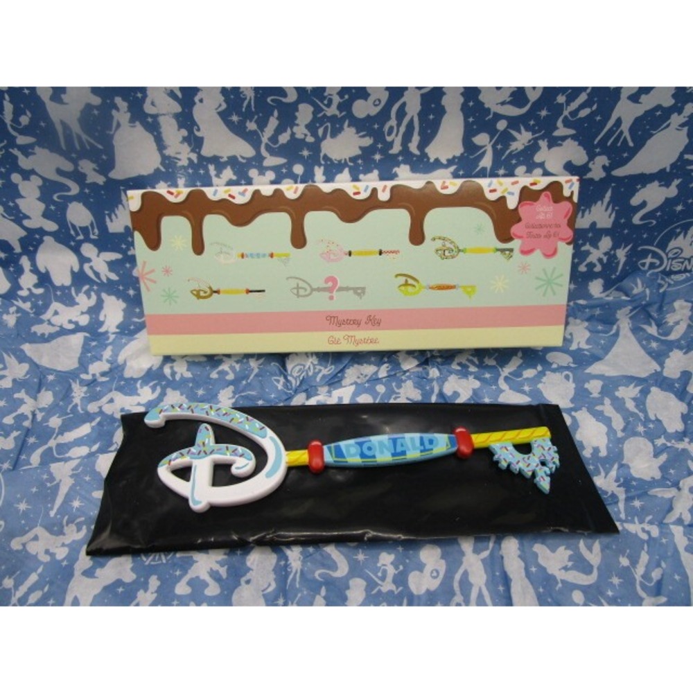 Disney Store Foodie Series Donald Duck Collectible Key Mickey Mouse & Friends